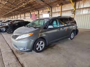 Toyota Sienna LE 3.5L 6 2011