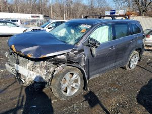 Toyota Highlander 3.5L 6 2015