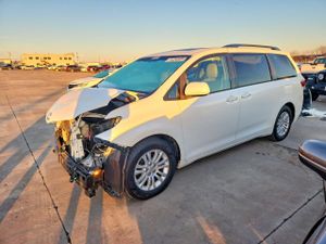 Toyota Sienna XLE 3.5L 6 2015