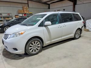 Toyota Sienna LE 3.5L 6 2015