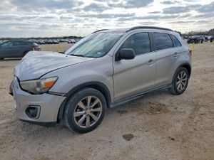 Mitsubishi Outlander LE 2.0L 4 2013