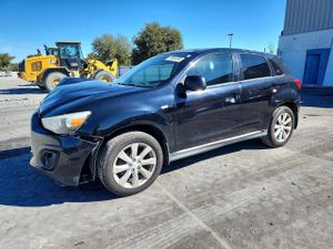 Mitsubishi Outlander ES 2.0L 4 2015