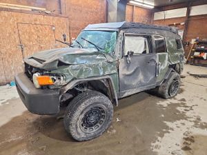 Toyota FJ Cruiser 4.0L 6 2014