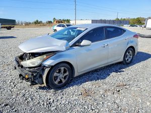 Hyundai Elantra SE 1.8L 4 2015