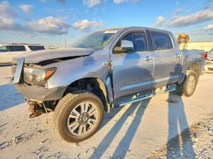 Toyota Tundra CREWMAX LIMITED 5.7L 8 2011