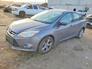 Ford Focus SE 2.0L 4 2012