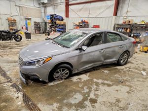 Hyundai Sonata SE 2.4L 4 2015