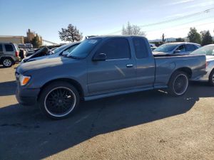 Toyota Tacoma XTRACAB 2.4L 4 2000