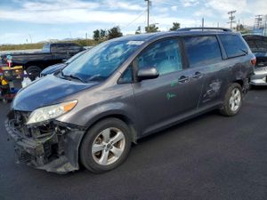 Toyota Sienna LE 3.5L 6 2020