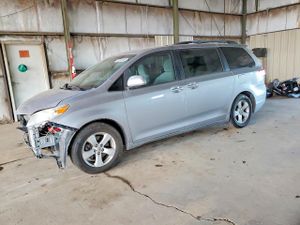 Toyota Sienna LE 3.5L 6 2011