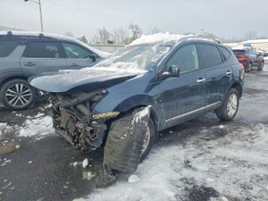 Nissan Rogue S 2.5L 4 2013