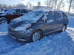 Toyota Sienna LE 3.5L 6 2011