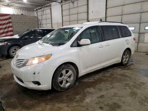 Toyota Sienna LE 3.5L 6 2015