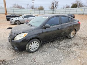 Nissan Versa S 1.6L 4 2013