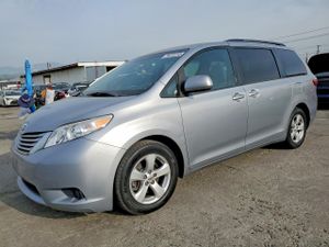 Toyota Sienna LE 3.5L 6 2015