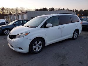 Toyota Sienna LE 3.5L 6 2011