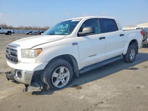 Toyota Tundra CREWMAX SR5 5.7L 8 2010