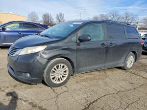 Toyota Sienna XLE 3.5L 6 2011