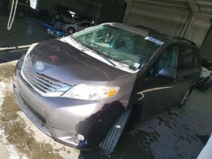 Toyota Sienna XLE 3.5L 6 2015