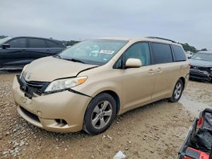 Toyota Sienna LE 3.5L 6 2012
