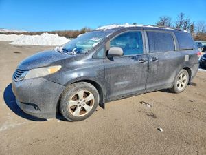 Toyota Sienna LE 3.5L 6 2013