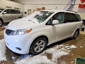 Toyota Sienna LE 3.5L 6 2011