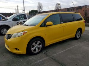 Toyota Sienna LE 3.5L 6 2011
