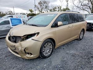 Toyota Sienna XLE 3.5L 6 2011