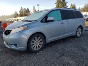 Toyota Sienna XLE 3.5L 6 2011