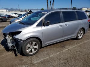 Toyota Sienna LE 3.5L 6 2013