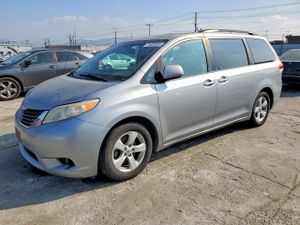 Toyota Sienna LE 3.5L 6 2011