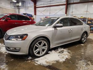 Volkswagen Passat SEL 2.0L 4 2013