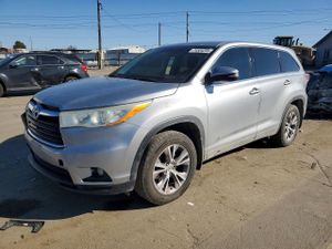 Toyota Highlander LE 3.5L 6 2014