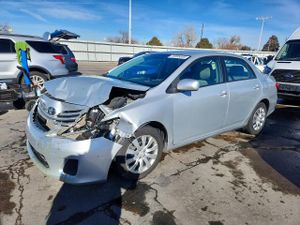 Toyota Corolla BASE 1.8L 4 2013