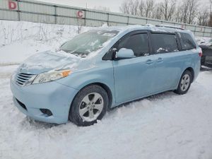 Toyota Sienna LE 3.5L 6 2015
