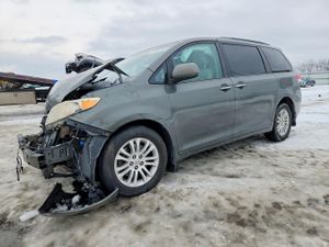 Toyota Sienna XLE 3.5L 6 2013