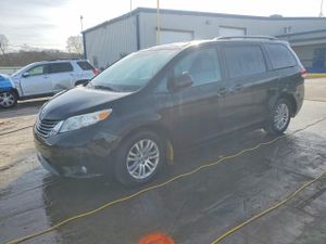 Toyota Sienna XLE 3.5L 6 2013
