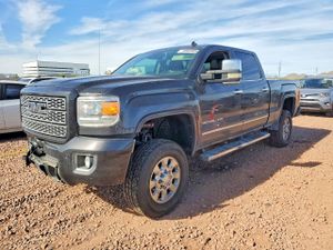 GMC Sierra K2500 DENALI 6.6L 8 2015