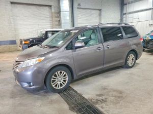 Toyota Sienna XLE 3.5L 6 2013