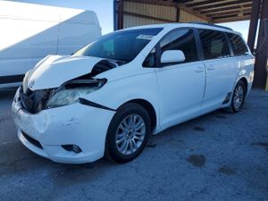 Toyota Sienna XLE 3.5L 6 2011