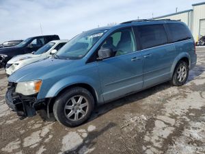 Chrysler Town & Country LX 3.8L 6 2010