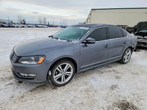 Volkswagen Passat SEL 2 L 4 2015