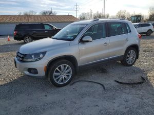 Volkswagen Tiguan S 2.0L 4 2015
