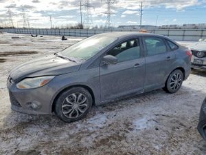 Ford Focus SE 2.0L 4 2012