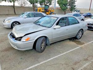 Toyota Camry CE 2.2L 4 2001
