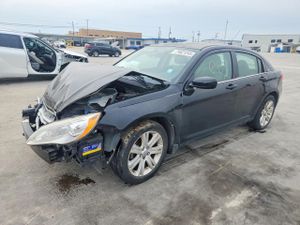 Chrysler 200 TOURING 2.4L 4 2013