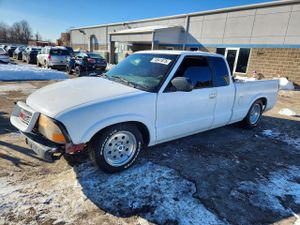 GMC Sonoma 2.2L 4 1999