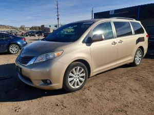 Toyota Sienna XLE 3.5L 6 2013