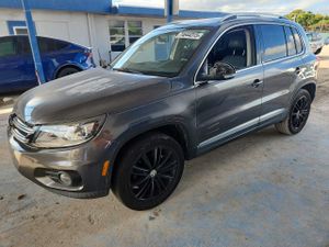 Volkswagen Tiguan S 2.0L 4 2014