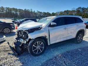 Toyota Highlander SE 3.5L 6 2019